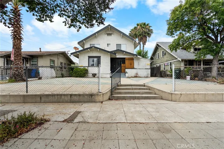 515 E Pasadena Street, Pomona, California 91767