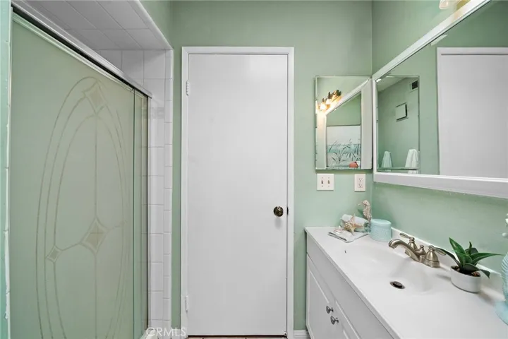 Main suite bathroom view