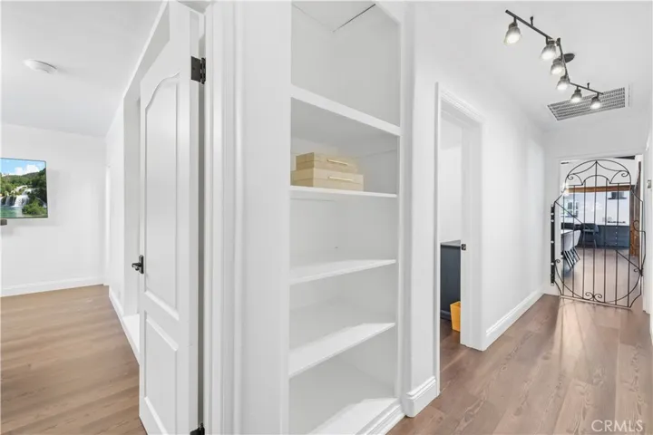 9916 Rathburn, Los Angeles, California 91325
