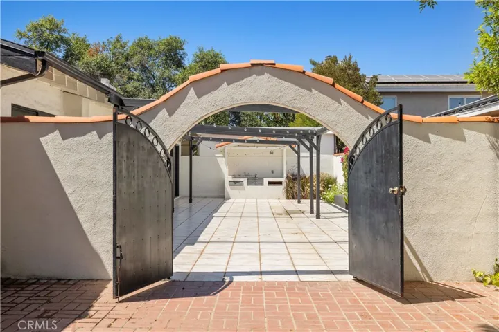 9916 Rathburn, Los Angeles, California 91325