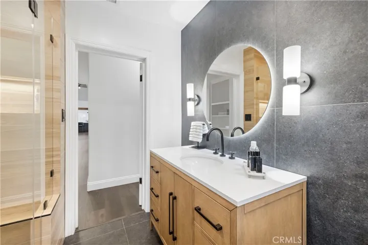 9916 Rathburn, Los Angeles, California 91325