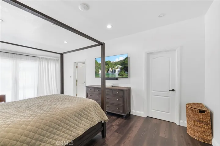 9916 Rathburn, Los Angeles, California 91325