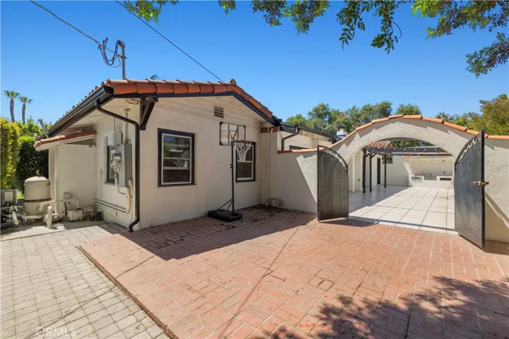 9916 Rathburn, Los Angeles, California 91325