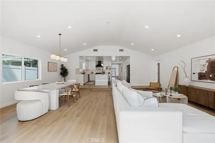 17420 Collins, Encino, California 91316 — photo 5