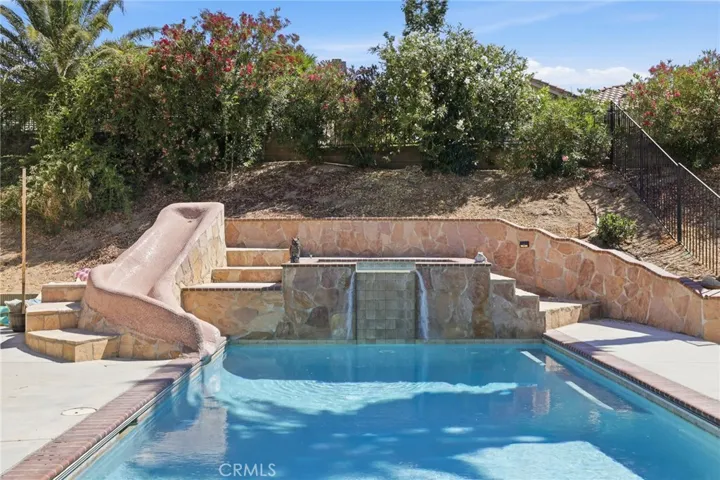 Pool w/ slide