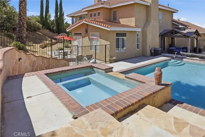 Pool w/spa
