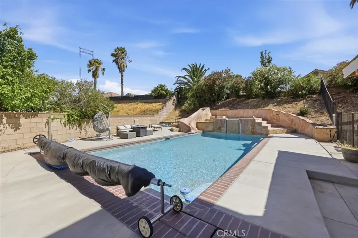 Pool w/ slide