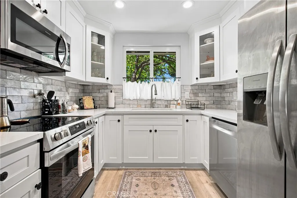 25697 Pine Creek