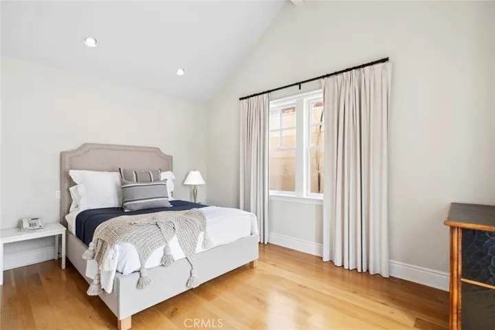 1550 E Oceanfront, Newport Beach, California 92661