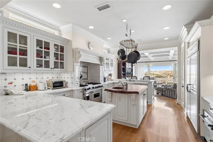 1550 E Oceanfront, Newport Beach, California 92661