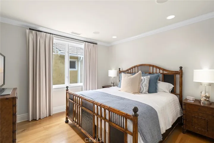 1550 E Oceanfront, Newport Beach, California 92661