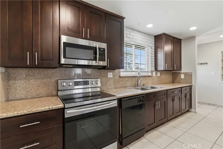 1582 Dakin, Simi Valley, California 93065