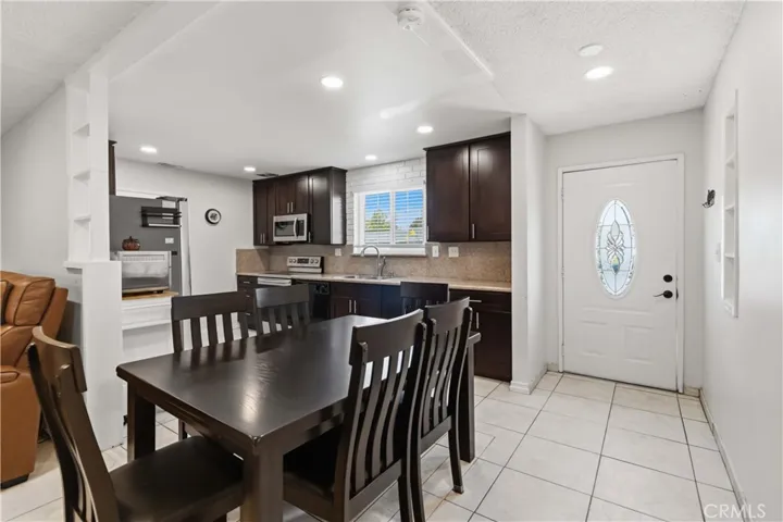 1582 Dakin, Simi Valley, California 93065