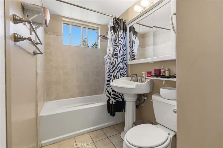 1582 Dakin, Simi Valley, California 93065