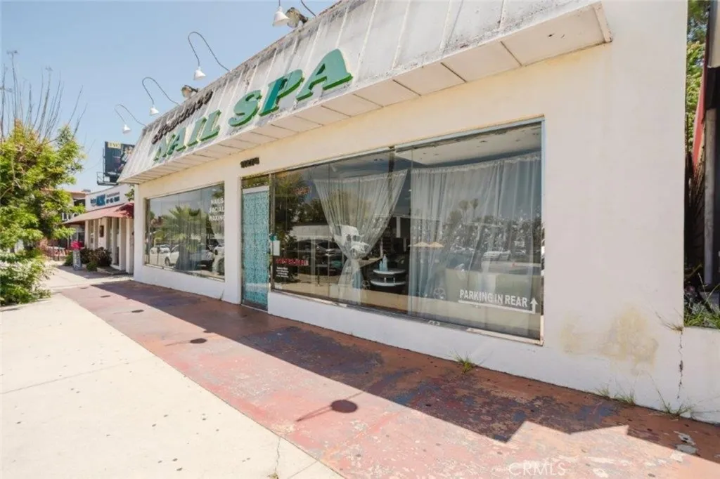11274 Ventura Blvd