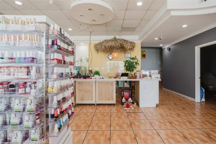 11274 Ventura Boulevard, Studio City, California 91604