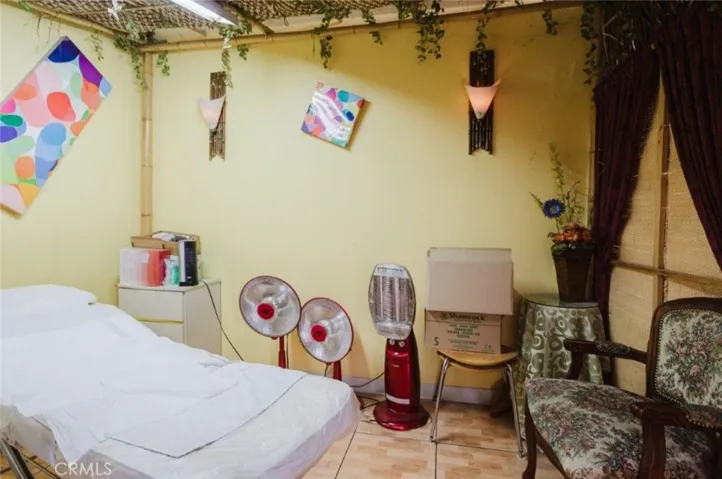 11274 Ventura Boulevard, Studio City, California 91604