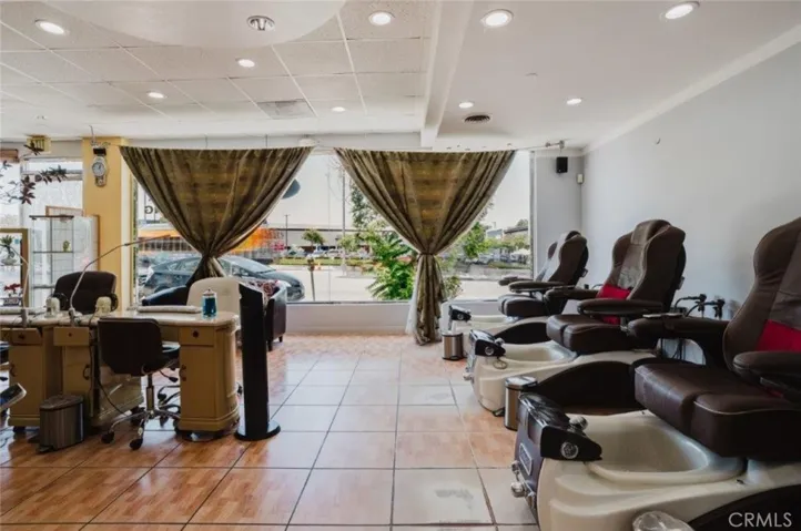 11274 Ventura Boulevard, Studio City, California 91604