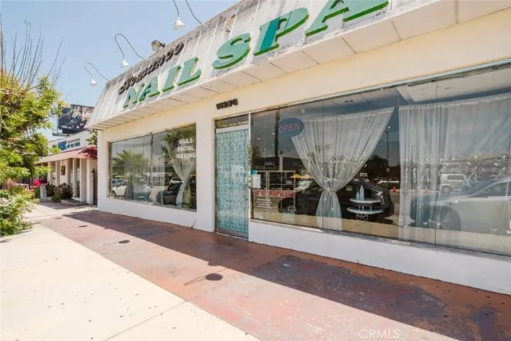 11274 Ventura Boulevard, Studio City, California 91604