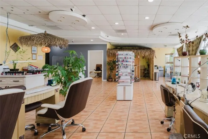 11274 Ventura Boulevard, Studio City, California 91604