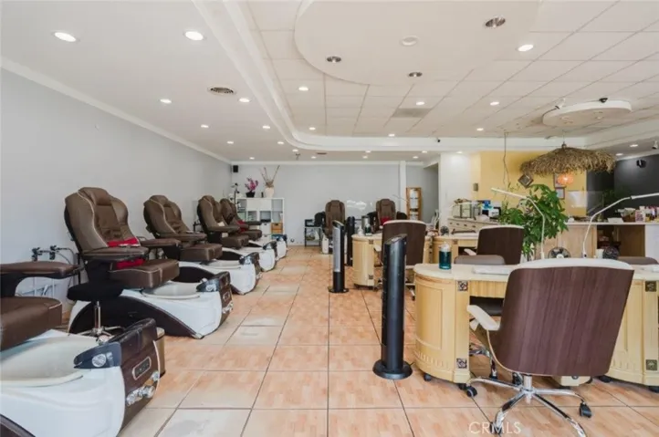 11274 Ventura Boulevard, Studio City, California 91604