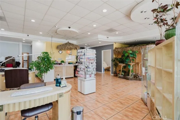 11274 Ventura Boulevard, Studio City, California 91604