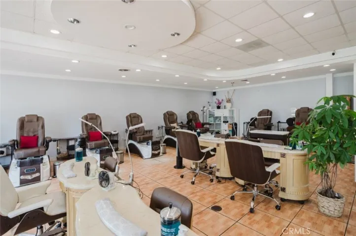 11274 Ventura Boulevard, Studio City, California 91604