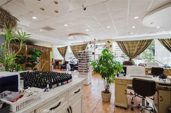 11274 Ventura Boulevard, Studio City, California 91604