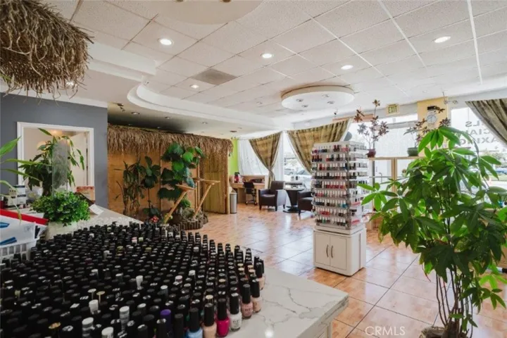 11274 Ventura Boulevard, Studio City, California 91604