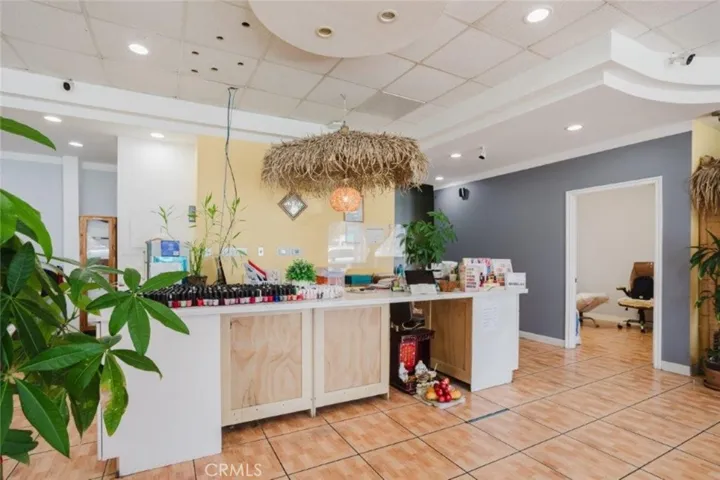 11274 Ventura Boulevard, Studio City, California 91604
