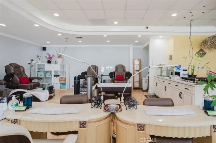 11274 Ventura Boulevard, Studio City, California 91604