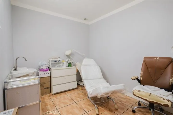 11274 Ventura Boulevard, Studio City, California 91604