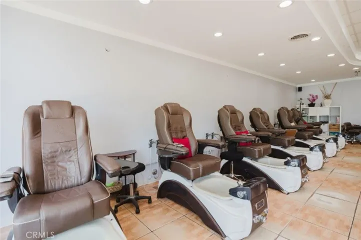 11274 Ventura Boulevard, Studio City, California 91604