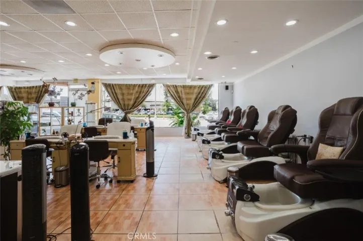 11274 Ventura Boulevard, Studio City, California 91604