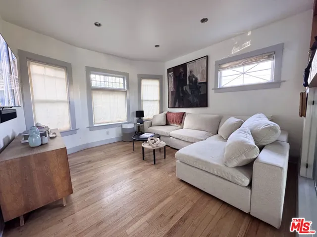 814 E Edgeware Road, Los Angeles, California 90026