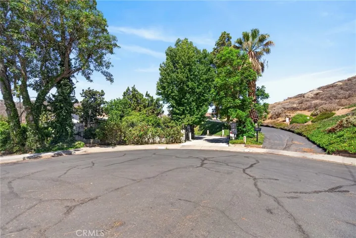 5462 Sierra Vista, Riverside, California 92505