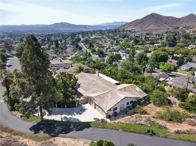 5462 Sierra Vista, Riverside, California 92505