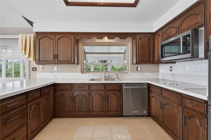 5462 Sierra Vista, Riverside, California 92505