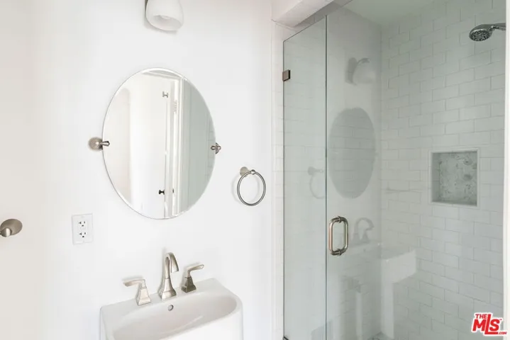 1054 S Stanley Avenue, Los Angeles, California 90019
