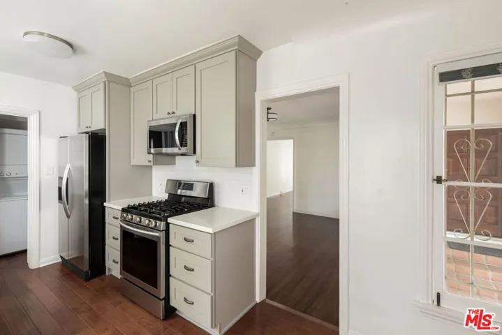 1054 S Stanley Avenue, Los Angeles, California 90019