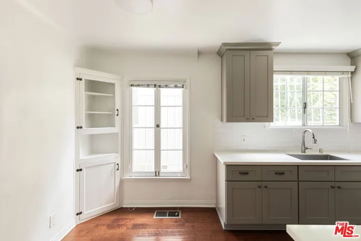 1054 S Stanley Avenue, Los Angeles, California 90019