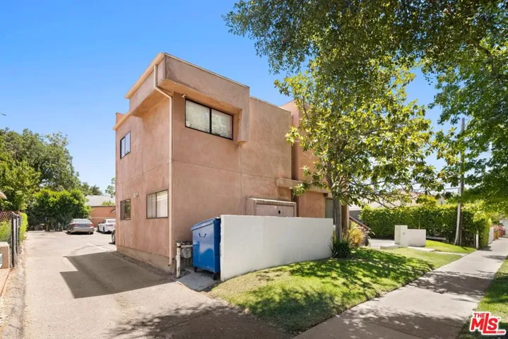 1229 Hollister Street, San Fernando, California 91340