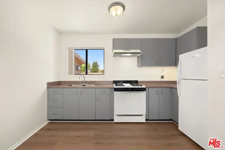 1229 Hollister Street, San Fernando, California 91340