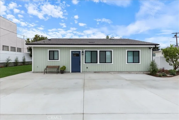 Huge front yard area with 3 parking spots and private backyard