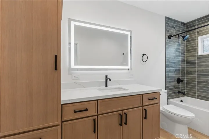 Primary en-suite bath