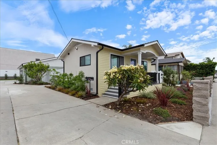 1 bed 1 bath unit with private backyard and porch