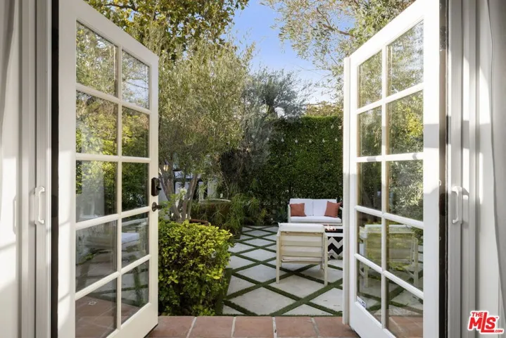 7416 Rosewood Avenue, Los Angeles, California 90036
