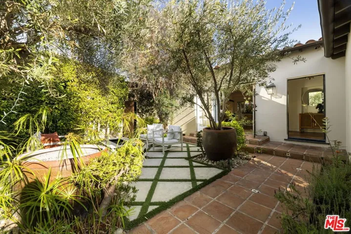 7416 Rosewood Avenue, Los Angeles, California 90036