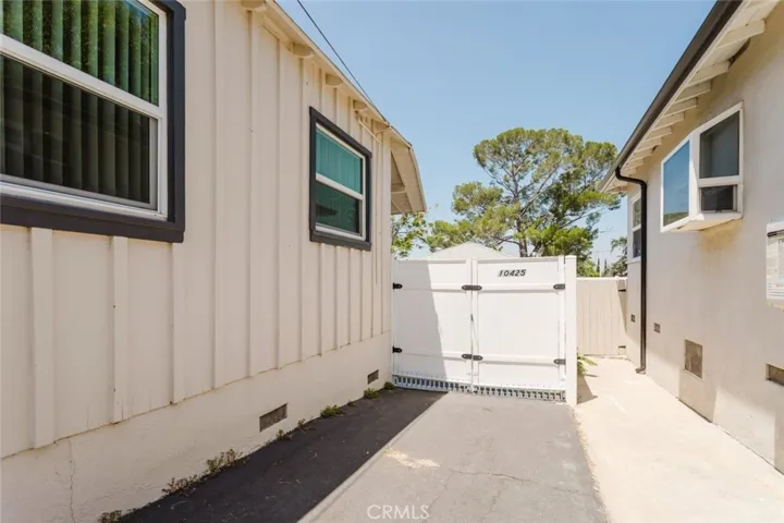 10423 Mcclemont Avenue, Tujunga, California 91042