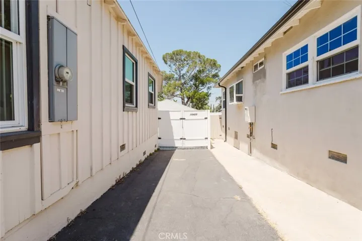 10423 Mcclemont Avenue, Tujunga, California 91042